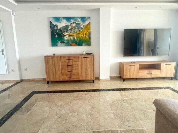 FOR SALE 🏡 Refurbished Three-Bedroom Apartment in a Beachfront Complex with Sea Views – Marbella Centre 🇪🇸