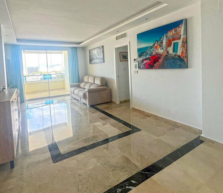 FOR SALE 🏡 Refurbished Three-Bedroom Apartment in a Beachfront Complex with Sea Views – Marbella Centre 🇪🇸