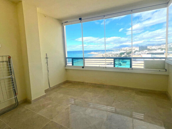 FOR SALE 🏡 Refurbished Three-Bedroom Apartment in a Beachfront Complex with Sea Views – Marbella Centre 🇪🇸