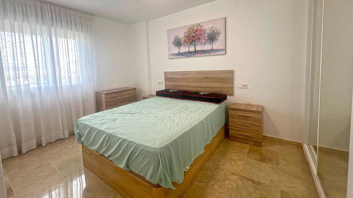 FOR SALE 🏡 Refurbished Three-Bedroom Apartment in a Beachfront Complex with Sea Views – Marbella Centre 🇪🇸