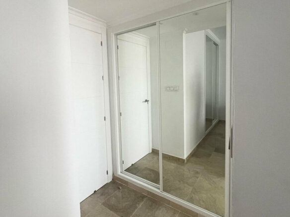 FOR SALE 🏡 Refurbished Three-Bedroom Apartment in a Beachfront Complex with Sea Views – Marbella Centre 🇪🇸