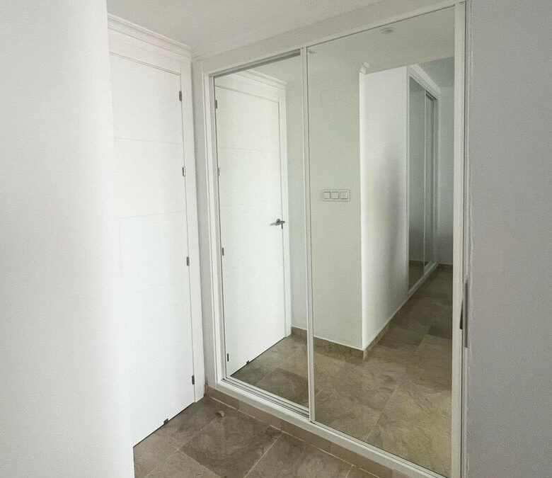 FOR SALE 🏡 Refurbished Three-Bedroom Apartment in a Beachfront Complex with Sea Views – Marbella Centre 🇪🇸