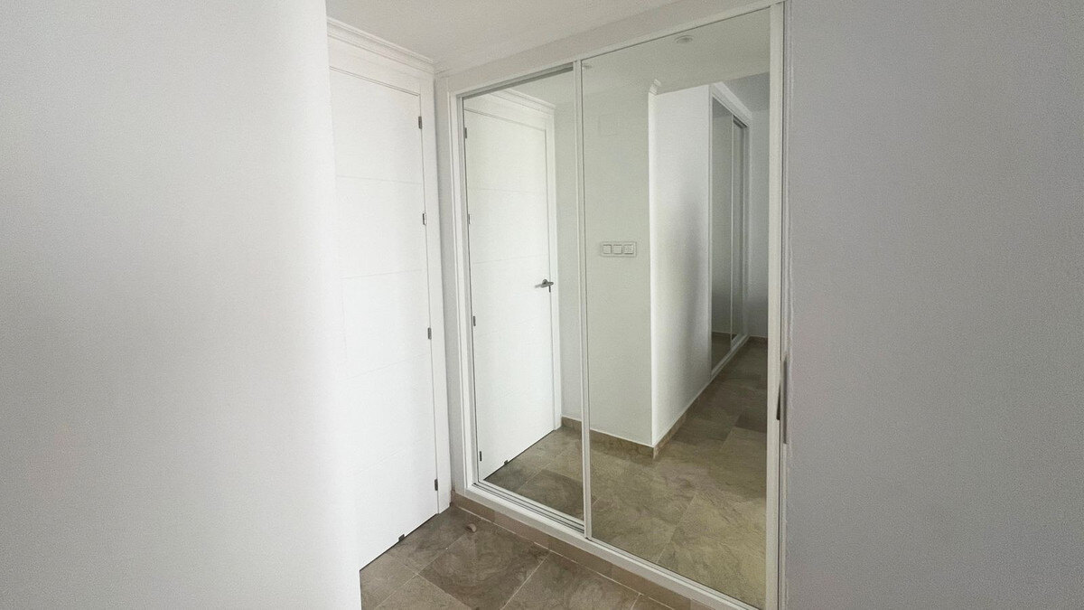 FOR SALE 🏡 Refurbished Three-Bedroom Apartment in a Beachfront Complex with Sea Views – Marbella Centre 🇪🇸