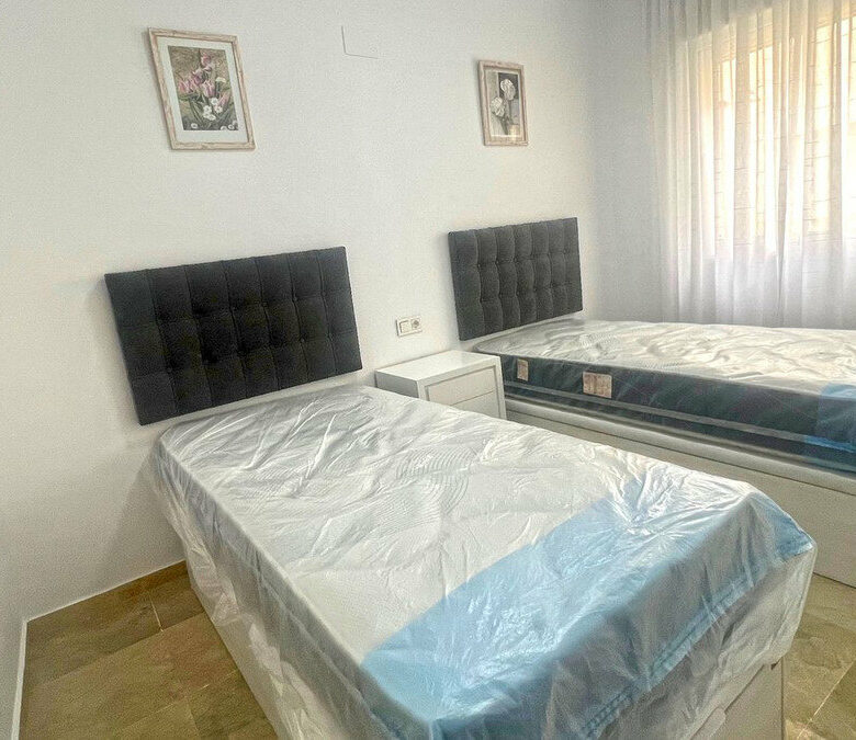 FOR SALE 🏡 Refurbished Three-Bedroom Apartment in a Beachfront Complex with Sea Views – Marbella Centre 🇪🇸