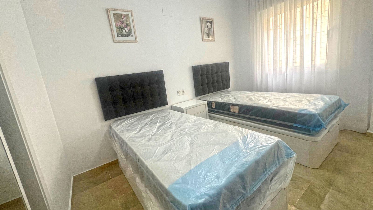 FOR SALE 🏡 Refurbished Three-Bedroom Apartment in a Beachfront Complex with Sea Views – Marbella Centre 🇪🇸