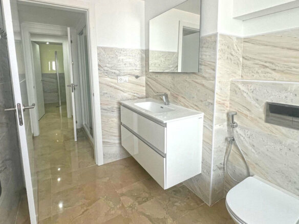FOR SALE 🏡 Refurbished Three-Bedroom Apartment in a Beachfront Complex with Sea Views – Marbella Centre 🇪🇸