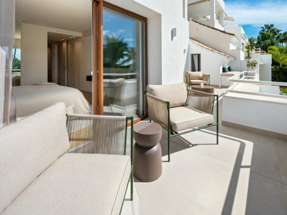 FOR SALE 🏡 Renovated Four-Bedroom Garden Duplex with Outdoor Kitchen, Frontline Golf – Los Naranjos, Nueva Andalucía 🇪🇸