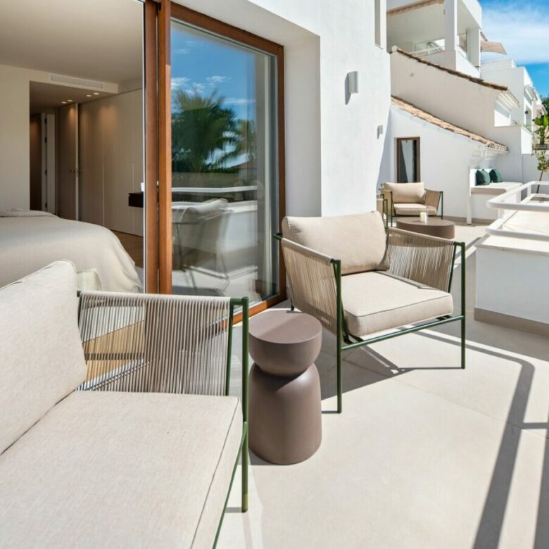 FOR SALE 🏡 Renovated Four-Bedroom Garden Duplex with Outdoor Kitchen, Frontline Golf – Los Naranjos, Nueva Andalucía 🇪🇸