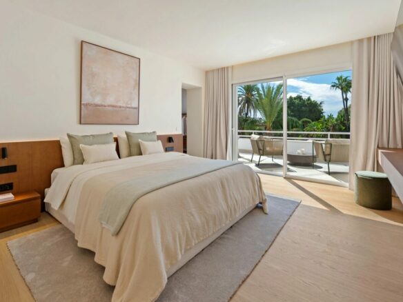 FOR SALE 🏡 Renovated Four-Bedroom Garden Duplex with Outdoor Kitchen, Frontline Golf – Los Naranjos, Nueva Andalucía 🇪🇸