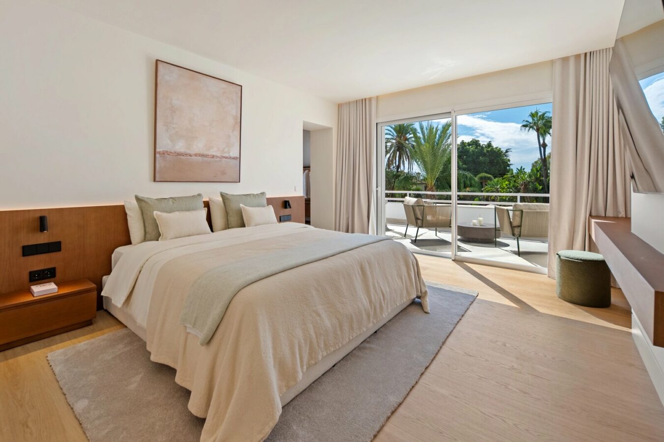 FOR SALE 🏡 Renovated Four-Bedroom Garden Duplex with Outdoor Kitchen, Frontline Golf – Los Naranjos, Nueva Andalucía 🇪🇸