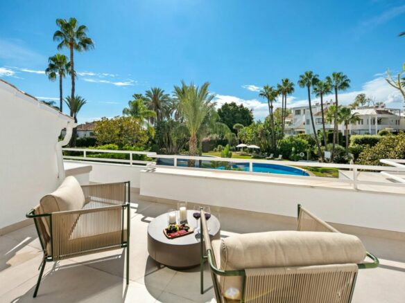 FOR SALE 🏡 Renovated Four-Bedroom Garden Duplex with Outdoor Kitchen, Frontline Golf – Los Naranjos, Nueva Andalucía 🇪🇸