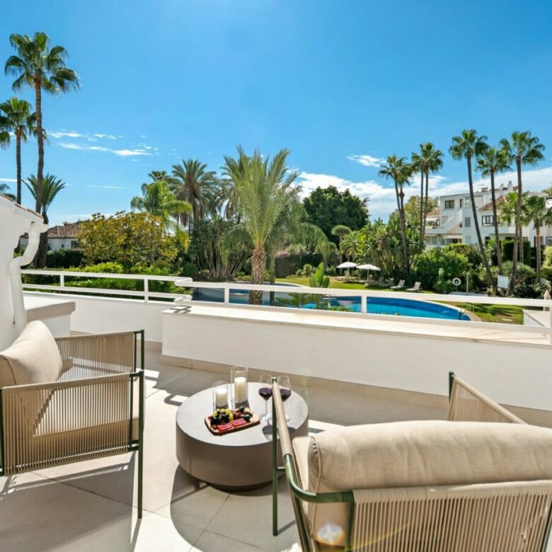 FOR SALE 🏡 Renovated Four-Bedroom Garden Duplex with Outdoor Kitchen, Frontline Golf – Los Naranjos, Nueva Andalucía 🇪🇸