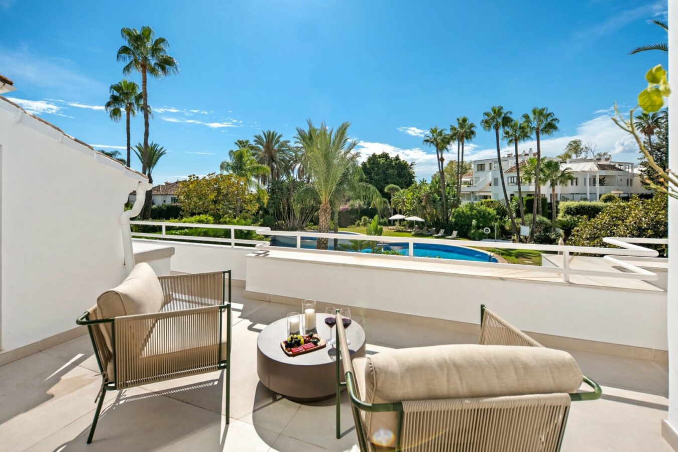 FOR SALE 🏡 Renovated Four-Bedroom Garden Duplex with Outdoor Kitchen, Frontline Golf – Los Naranjos, Nueva Andalucía 🇪🇸
