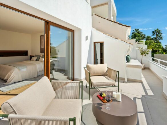 FOR SALE 🏡 Renovated Four-Bedroom Garden Duplex with Outdoor Kitchen, Frontline Golf – Los Naranjos, Nueva Andalucía 🇪🇸