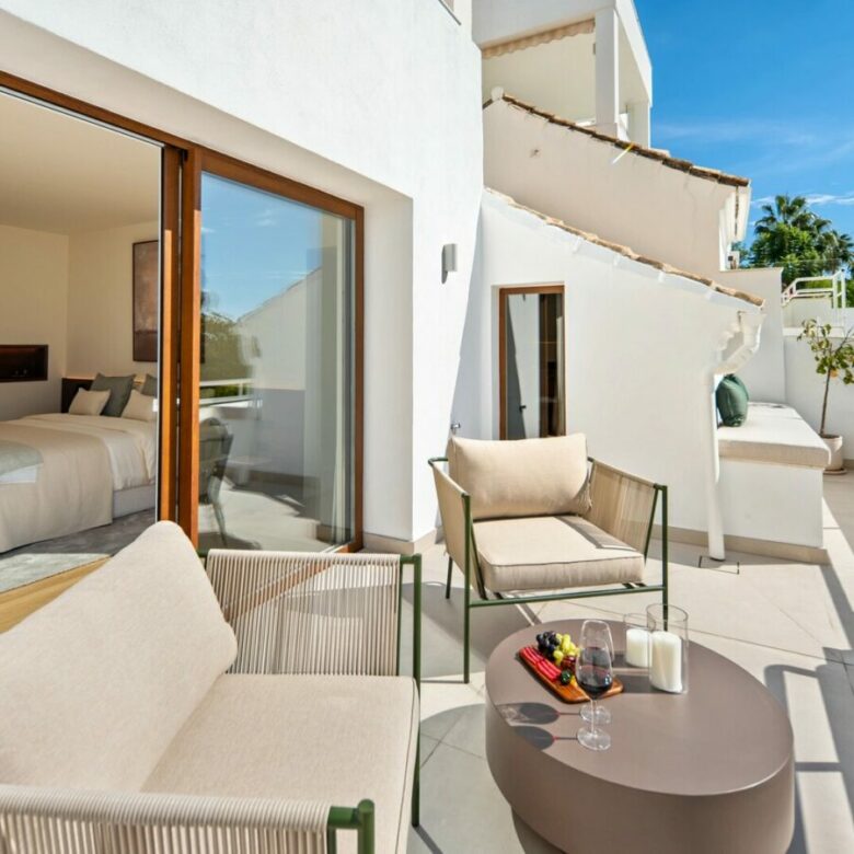 FOR SALE 🏡 Renovated Four-Bedroom Garden Duplex with Outdoor Kitchen, Frontline Golf – Los Naranjos, Nueva Andalucía 🇪🇸