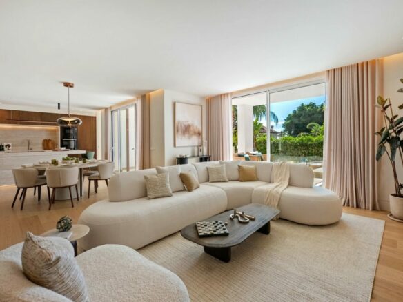 FOR SALE 🏡 Renovated Four-Bedroom Garden Duplex with Outdoor Kitchen, Frontline Golf – Los Naranjos, Nueva Andalucía 🇪🇸