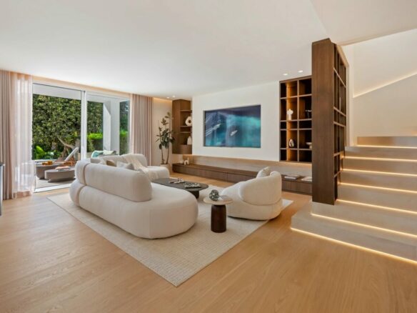 FOR SALE 🏡 Renovated Four-Bedroom Garden Duplex with Outdoor Kitchen, Frontline Golf – Los Naranjos, Nueva Andalucía 🇪🇸
