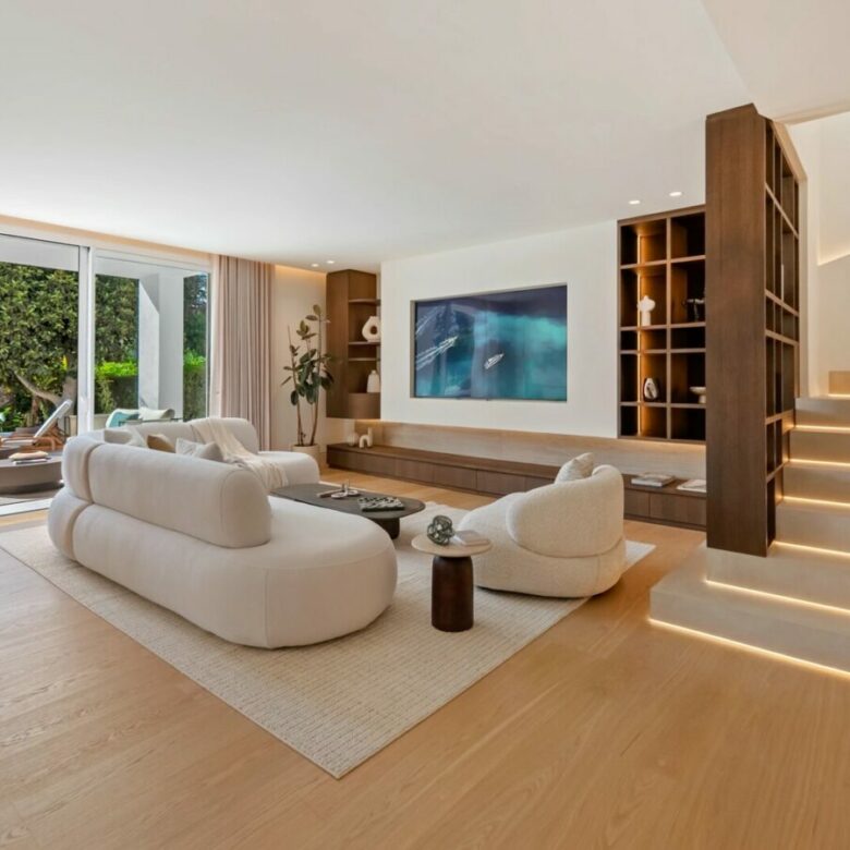 FOR SALE 🏡 Renovated Four-Bedroom Garden Duplex with Outdoor Kitchen, Frontline Golf – Los Naranjos, Nueva Andalucía 🇪🇸