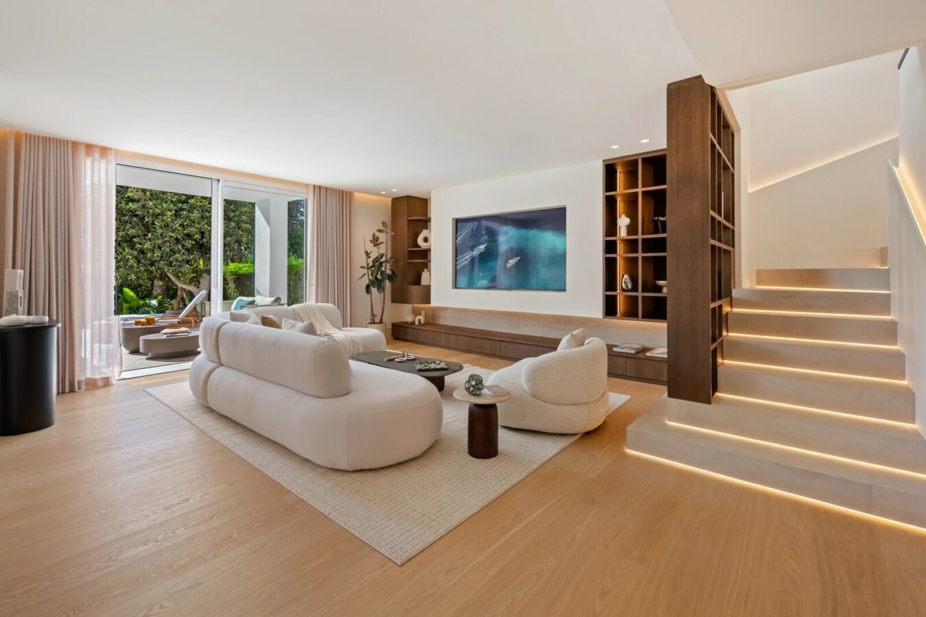 FOR SALE 🏡 Renovated Four-Bedroom Garden Duplex with Outdoor Kitchen, Frontline Golf – Los Naranjos, Nueva Andalucía 🇪🇸