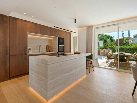 FOR SALE 🏡 Renovated Four-Bedroom Garden Duplex with Outdoor Kitchen, Frontline Golf – Los Naranjos, Nueva Andalucía 🇪🇸