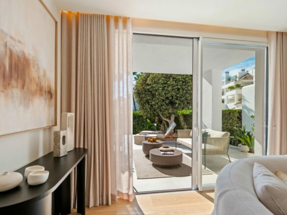 FOR SALE 🏡 Renovated Four-Bedroom Garden Duplex with Outdoor Kitchen, Frontline Golf – Los Naranjos, Nueva Andalucía 🇪🇸