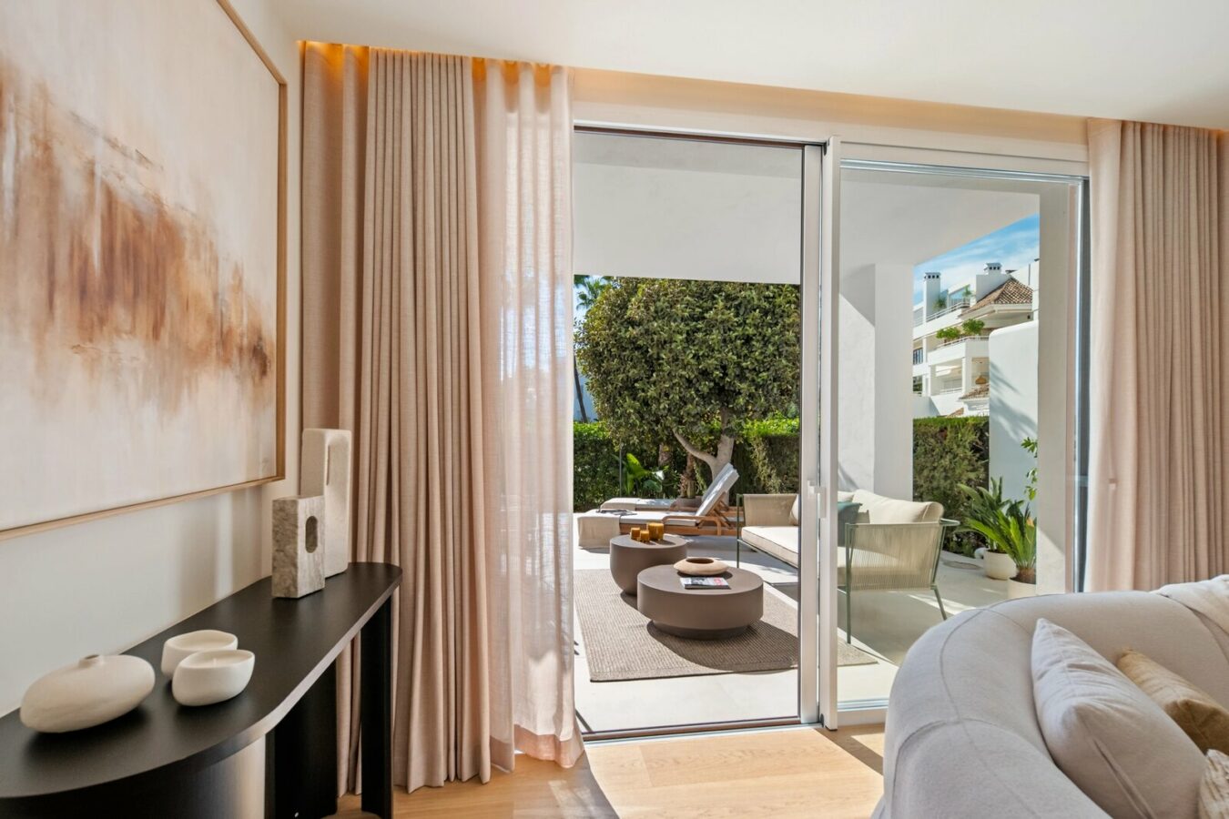 FOR SALE 🏡 Renovated Four-Bedroom Garden Duplex with Outdoor Kitchen, Frontline Golf – Los Naranjos, Nueva Andalucía 🇪🇸