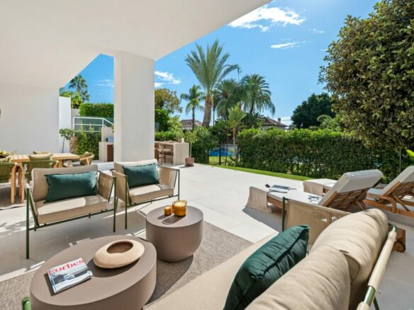 FOR SALE 🏡 Renovated Four-Bedroom Garden Duplex with Outdoor Kitchen, Frontline Golf – Los Naranjos, Nueva Andalucía 🇪🇸