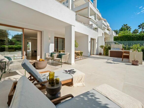 FOR SALE 🏡 Renovated Four-Bedroom Garden Duplex with Outdoor Kitchen, Frontline Golf – Los Naranjos, Nueva Andalucía 🇪🇸