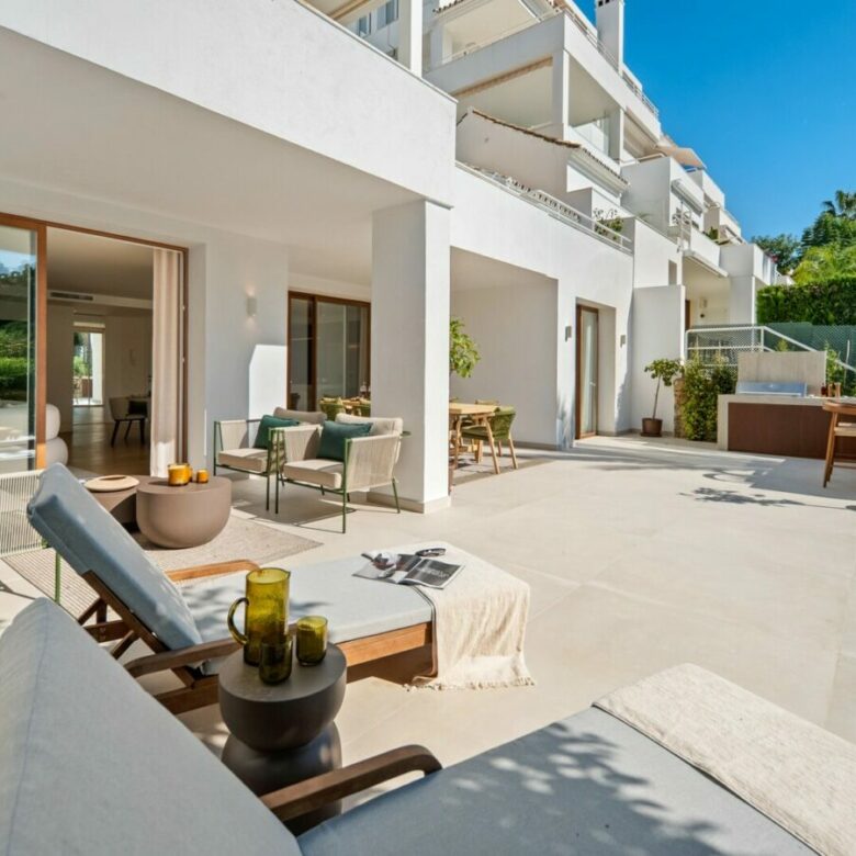 FOR SALE 🏡 Renovated Four-Bedroom Garden Duplex with Outdoor Kitchen, Frontline Golf – Los Naranjos, Nueva Andalucía 🇪🇸
