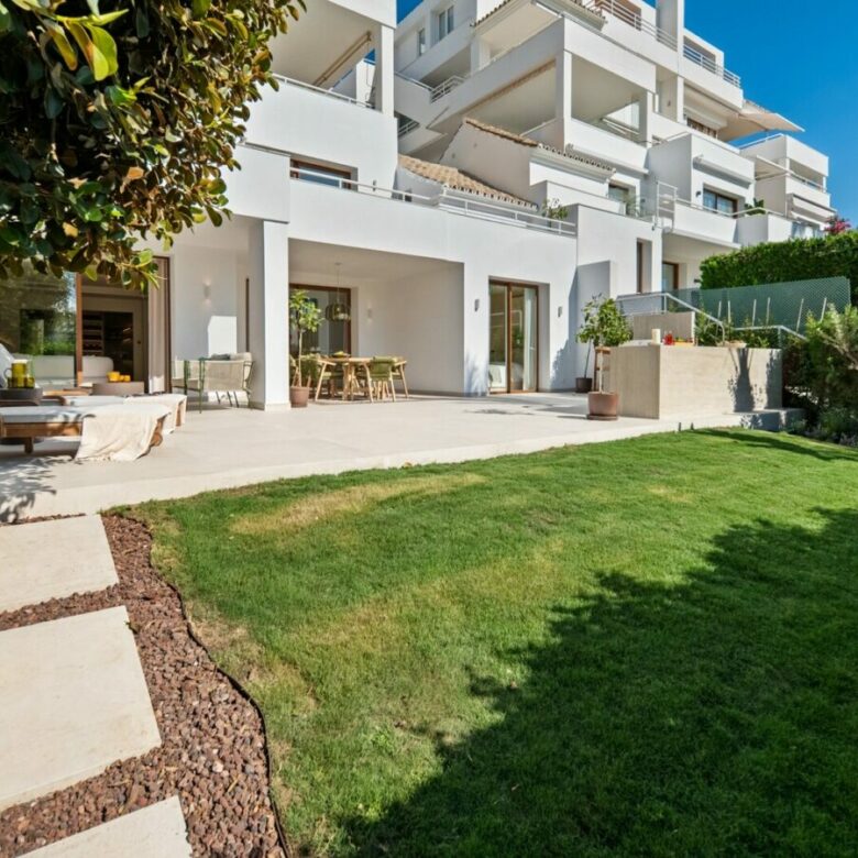 FOR SALE 🏡 Renovated Four-Bedroom Garden Duplex with Outdoor Kitchen, Frontline Golf – Los Naranjos, Nueva Andalucía 🇪🇸