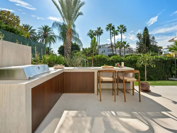 FOR SALE 🏡 Renovated Four-Bedroom Garden Duplex with Outdoor Kitchen, Frontline Golf – Los Naranjos, Nueva Andalucía 🇪🇸