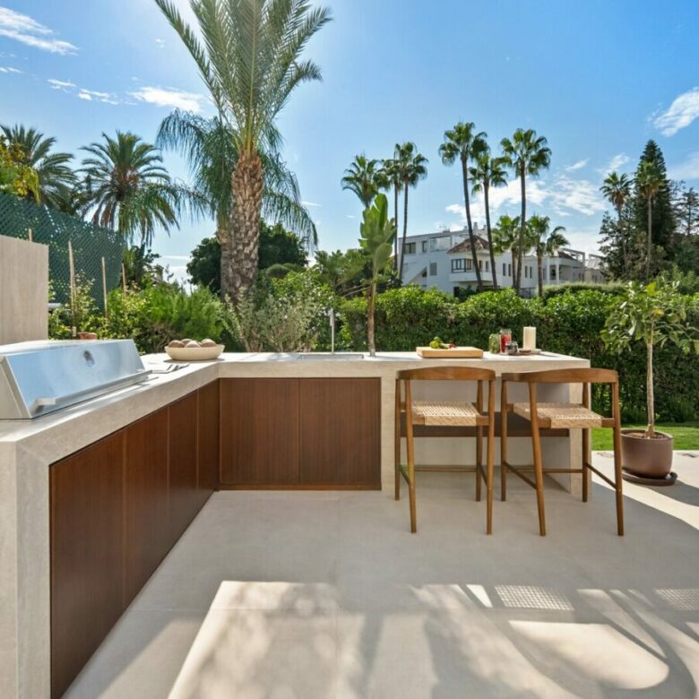 FOR SALE 🏡 Renovated Four-Bedroom Garden Duplex with Outdoor Kitchen, Frontline Golf – Los Naranjos, Nueva Andalucía 🇪🇸