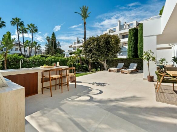 FOR SALE 🏡 Renovated Four-Bedroom Garden Duplex with Outdoor Kitchen, Frontline Golf – Los Naranjos, Nueva Andalucía 🇪🇸