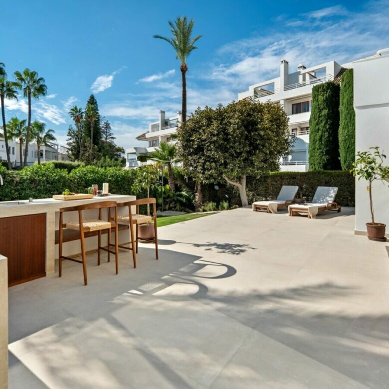 FOR SALE 🏡 Renovated Four-Bedroom Garden Duplex with Outdoor Kitchen, Frontline Golf – Los Naranjos, Nueva Andalucía 🇪🇸