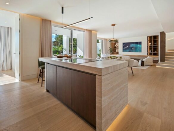 FOR SALE 🏡 Renovated Four-Bedroom Garden Duplex with Outdoor Kitchen, Frontline Golf – Los Naranjos, Nueva Andalucía 🇪🇸