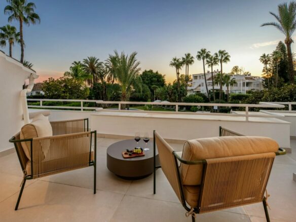 FOR SALE 🏡 Renovated Four-Bedroom Garden Duplex with Outdoor Kitchen, Frontline Golf – Los Naranjos, Nueva Andalucía 🇪🇸