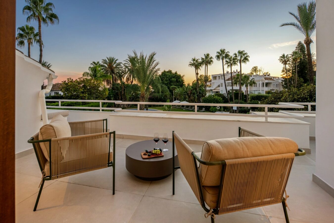 FOR SALE 🏡 Renovated Four-Bedroom Garden Duplex with Outdoor Kitchen, Frontline Golf – Los Naranjos, Nueva Andalucía 🇪🇸