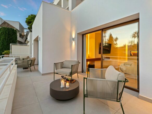 FOR SALE 🏡 Renovated Four-Bedroom Garden Duplex with Outdoor Kitchen, Frontline Golf – Los Naranjos, Nueva Andalucía 🇪🇸