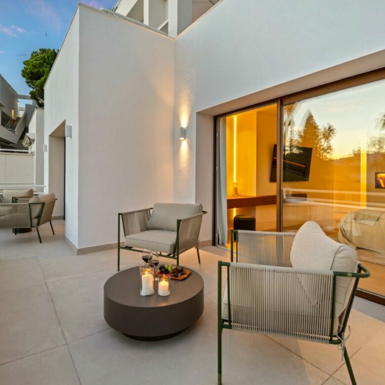 FOR SALE 🏡 Renovated Four-Bedroom Garden Duplex with Outdoor Kitchen, Frontline Golf – Los Naranjos, Nueva Andalucía 🇪🇸