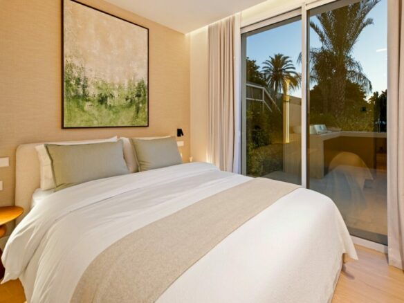 FOR SALE 🏡 Renovated Four-Bedroom Garden Duplex with Outdoor Kitchen, Frontline Golf – Los Naranjos, Nueva Andalucía 🇪🇸