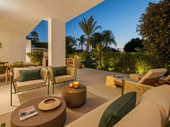 FOR SALE 🏡 Renovated Four-Bedroom Garden Duplex with Outdoor Kitchen, Frontline Golf – Los Naranjos, Nueva Andalucía 🇪🇸
