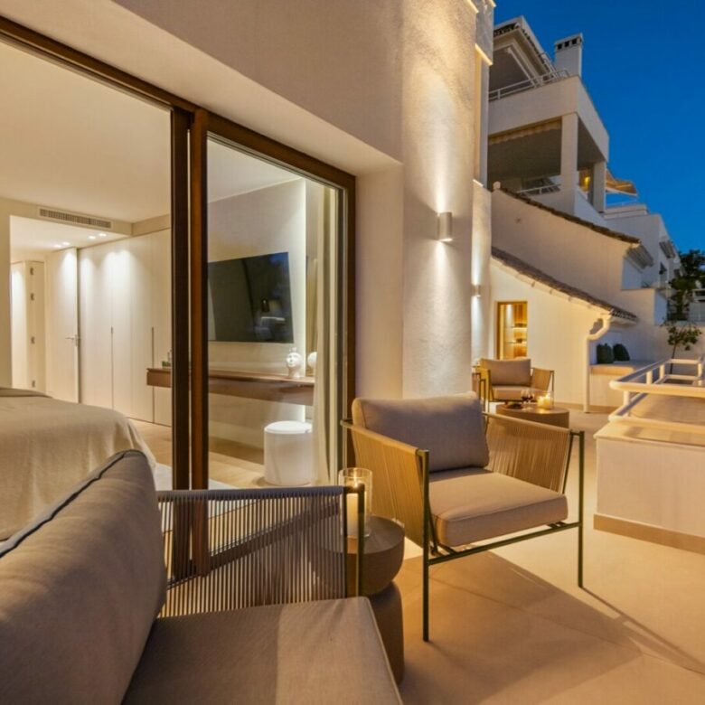 FOR SALE 🏡 Renovated Four-Bedroom Garden Duplex with Outdoor Kitchen, Frontline Golf – Los Naranjos, Nueva Andalucía 🇪🇸