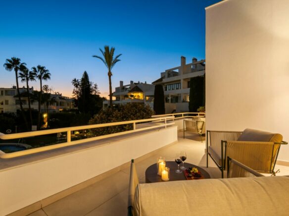 FOR SALE 🏡 Renovated Four-Bedroom Garden Duplex with Outdoor Kitchen, Frontline Golf – Los Naranjos, Nueva Andalucía 🇪🇸