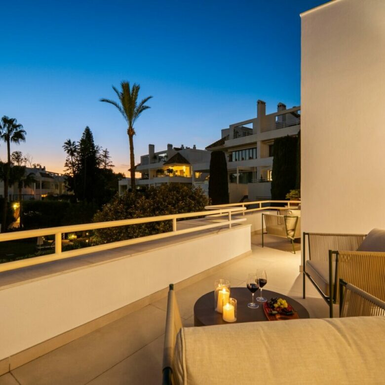 FOR SALE 🏡 Renovated Four-Bedroom Garden Duplex with Outdoor Kitchen, Frontline Golf – Los Naranjos, Nueva Andalucía 🇪🇸