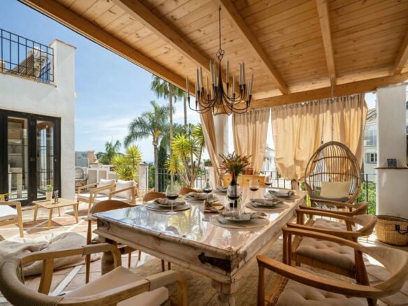 FOR SALE 🏡 Renovated Four-Bedroom Townhouse with Sea Views and Sauna in a Gated Community – Golden Mile, Marbella 🇪🇸