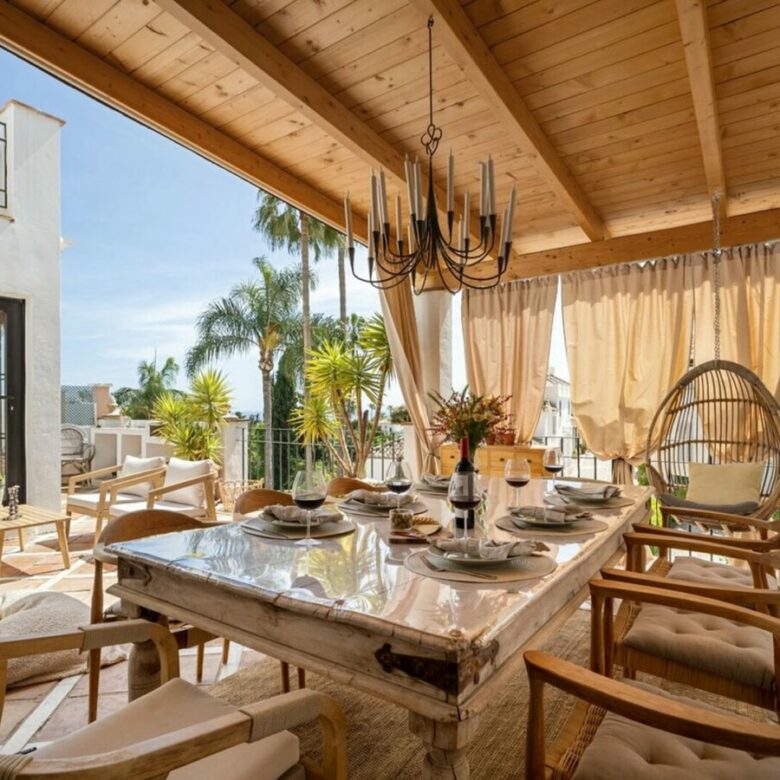 FOR SALE 🏡 Renovated Four-Bedroom Townhouse with Sea Views and Sauna in a Gated Community – Golden Mile, Marbella 🇪🇸