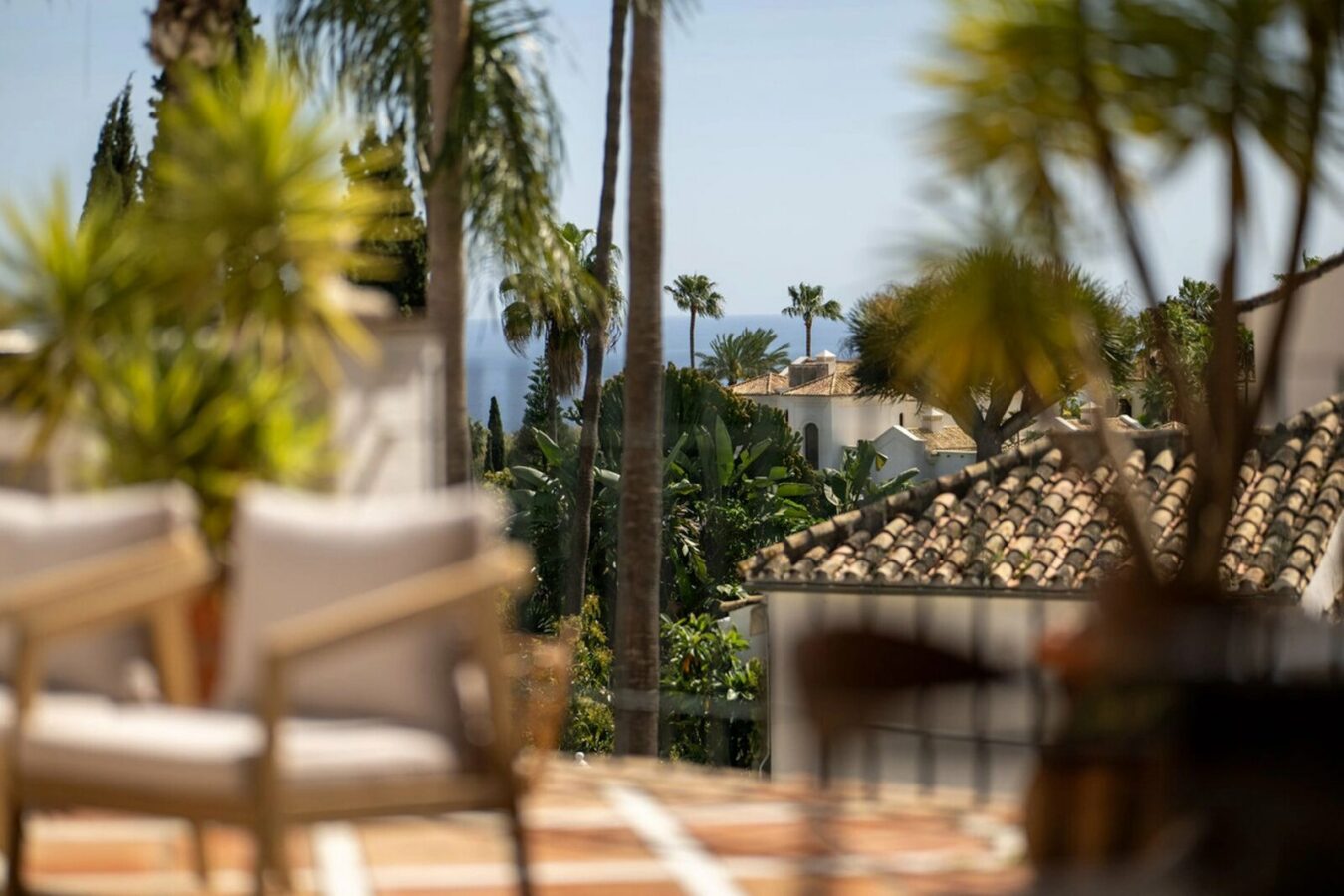FOR SALE 🏡 Renovated Four-Bedroom Townhouse with Sea Views and Sauna in a Gated Community – Golden Mile, Marbella 🇪🇸