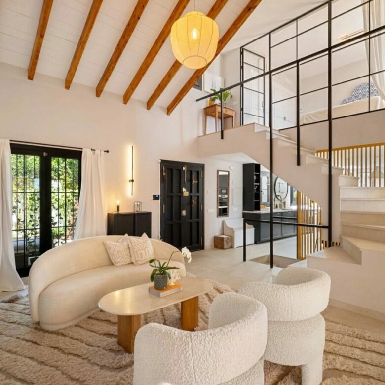 FOR SALE 🏡 Renovated Four-Bedroom Townhouse with Sea Views and Sauna in a Gated Community – Golden Mile, Marbella 🇪🇸