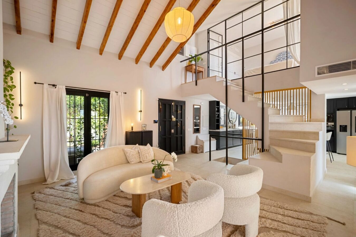 FOR SALE 🏡 Renovated Four-Bedroom Townhouse with Sea Views and Sauna in a Gated Community – Golden Mile, Marbella 🇪🇸