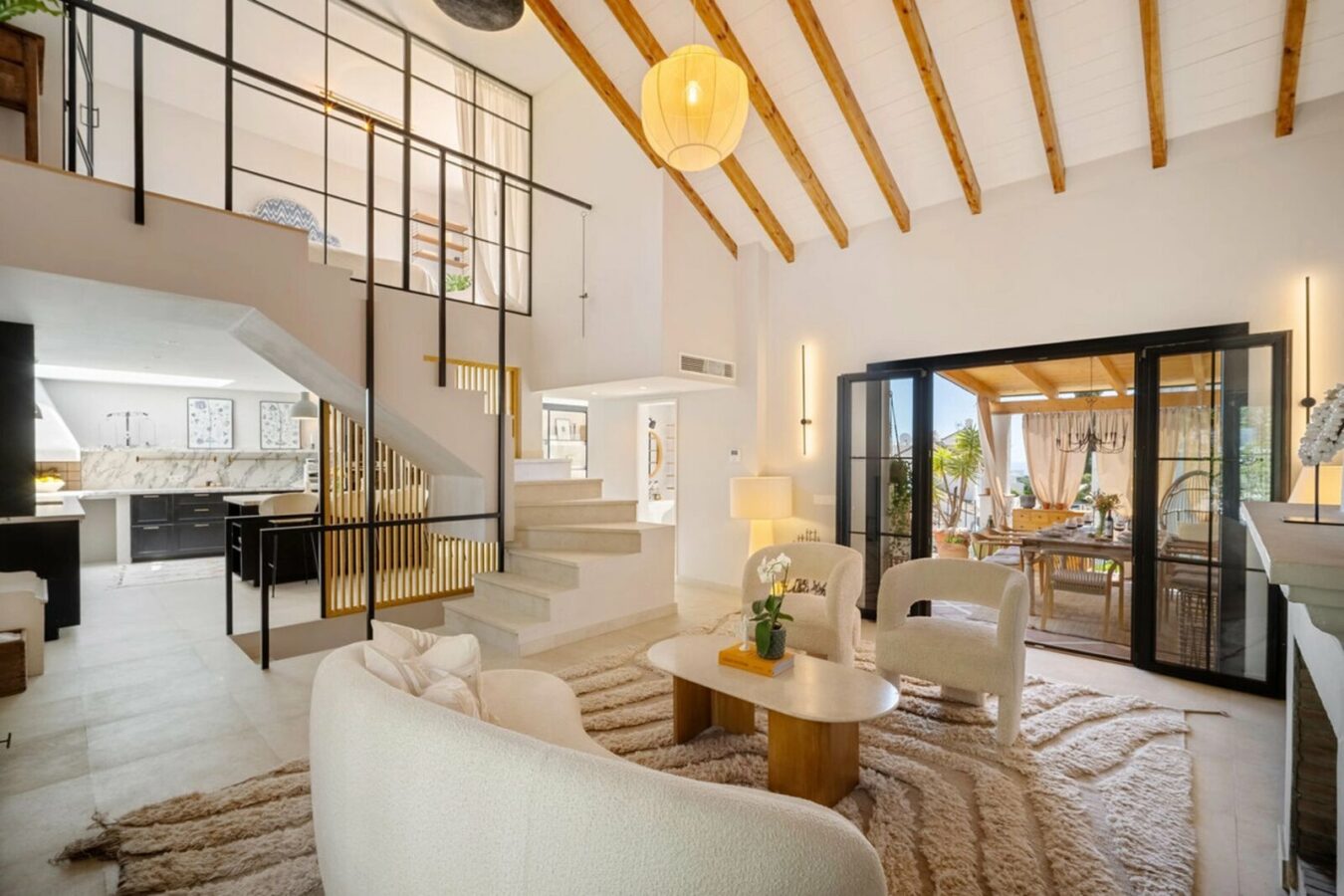 FOR SALE 🏡 Renovated Four-Bedroom Townhouse with Sea Views and Sauna in a Gated Community – Golden Mile, Marbella 🇪🇸
